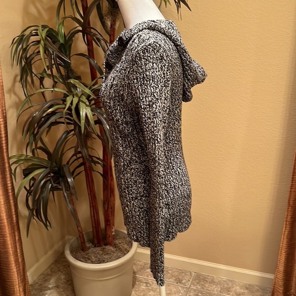 Black & white knit hoodie sweater.  Button v-neck.  Excellent condition. Size L - Picture 3 of 4